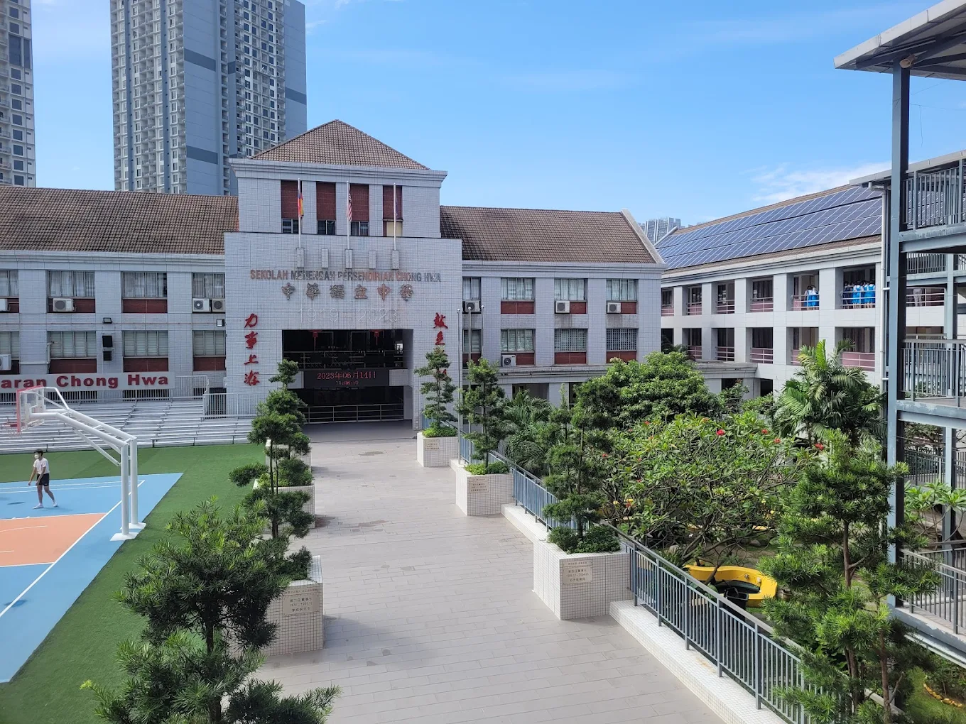 Chong Hwa Independent High School
