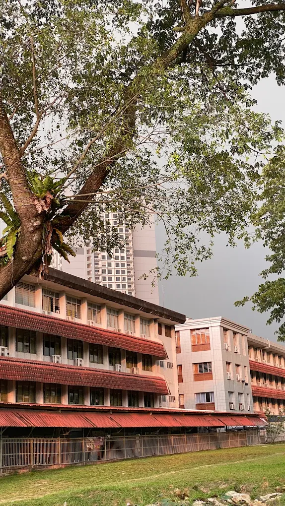 Chong Hwa Independent High School gallery photo 2